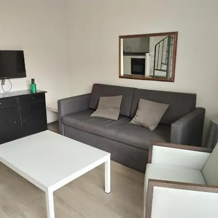 Duplex Con Vistas A Piscina O Exteriores, En Los Cristianos *